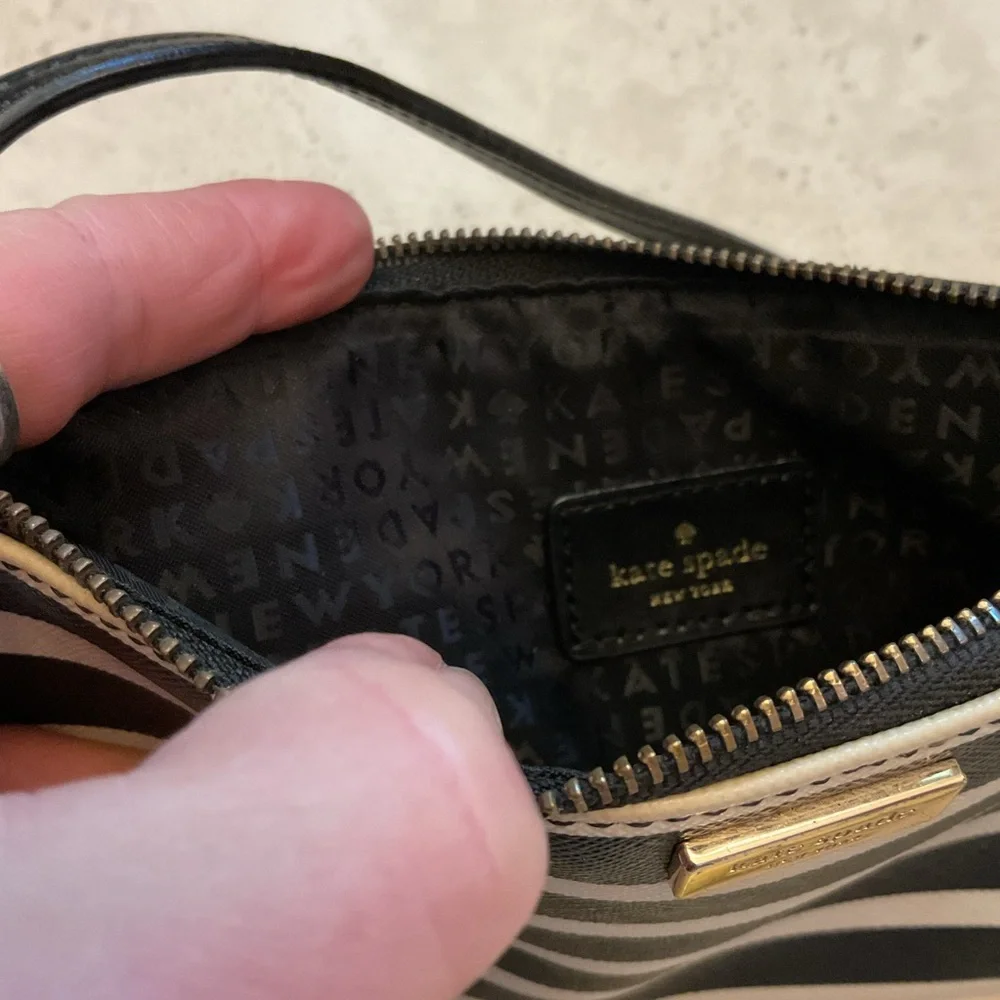 Kate Spade New York Dawn Sailing Stripe clutch/wristlet black and white